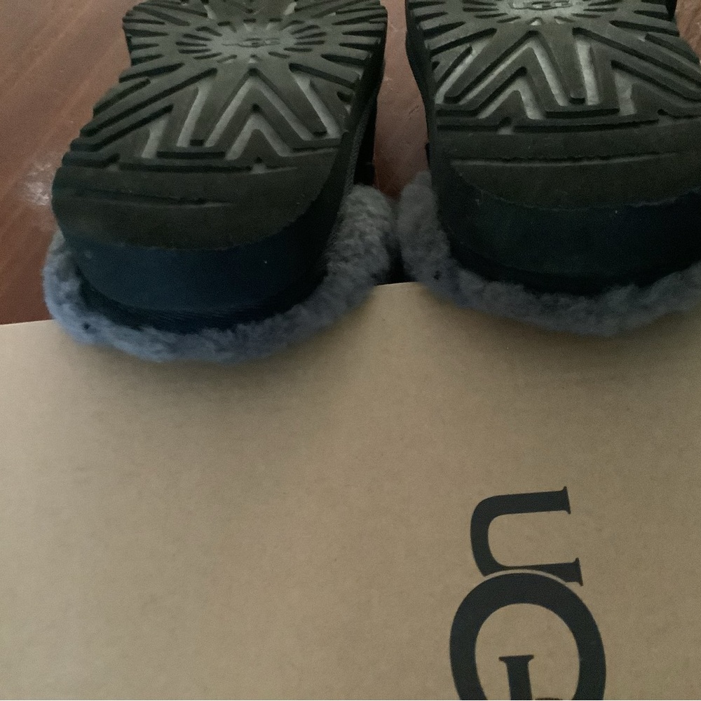 UGG WOMENS CLUGGETTE black and gray slippers - Picture 9 of 16